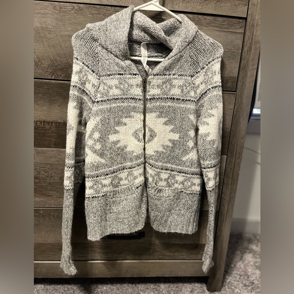 Gray Patterned Zip Sweater - Picture 1 of 4